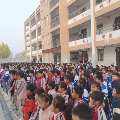 阳光体育  “绳”彩飞扬            ——师生一分钟跳绳比赛