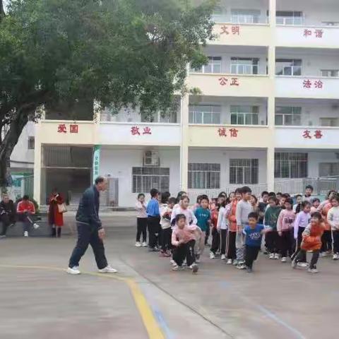 校际交流促发展，并肩同行谱芬芳——鹿寨小学教育集团2023年3月随堂听课交流活动