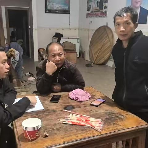夜访反诈宣传：守好养老钱，幸福享晚年