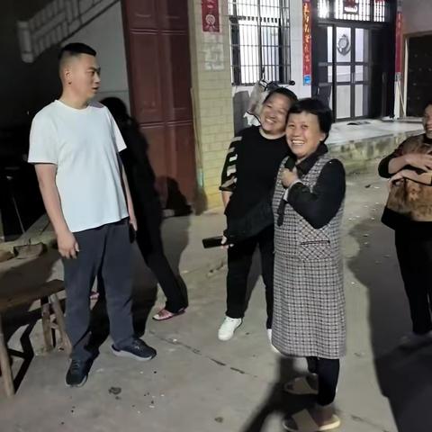 夜访百姓家，灯下话反诈