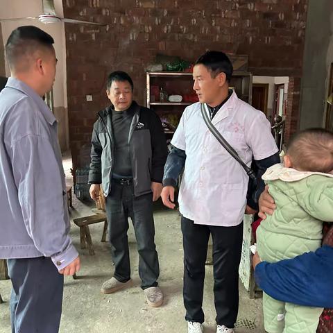 走访老弱病残，把关怀落进门槛里