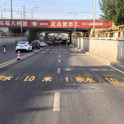防洪度汛--桥梁保障所全力做好水位警戒线施划工作