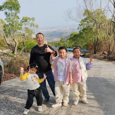 乐学善思懂分享 明理孝顺巧应变 ——育英小学607中队石雅焓小传