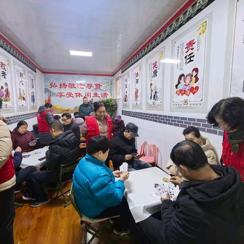 扑克传情 邻里同心——英雄南路街道演武社区炉坊支部文体活动