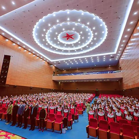 “学习二十大，永远跟党走，奋进新征程”——凌水小镇学校八年级离队暨新团员入团仪式