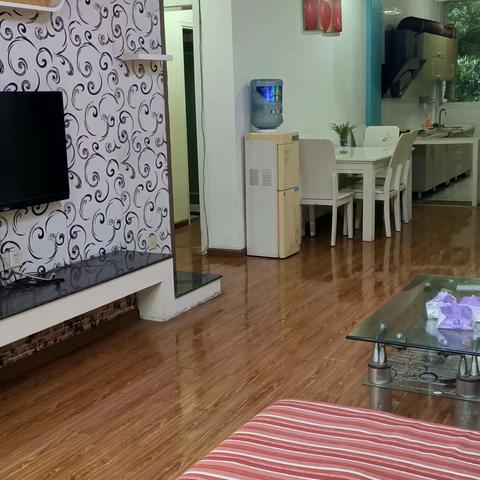 松兰雅筑3楼2室2卫，全装全家具电器、空调2台11000年有钥匙，15984343498