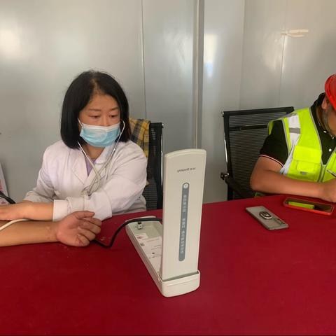 “因暑而动”二分垃圾转运中心项目部为应对高温天气开展防暑降温活动。