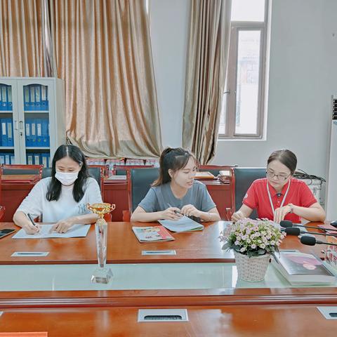 凝心聚力 教研相长——海棠区龙海小学英语组10月份教研活动