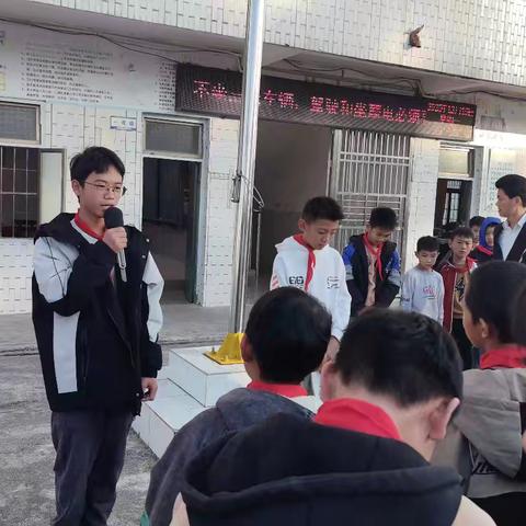 早读会：老师点评助力全面提高