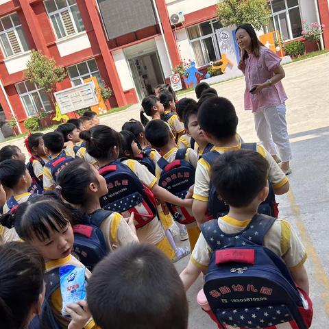 “走进小学，体验成长”德励幼儿园智慧之家参观小学活动