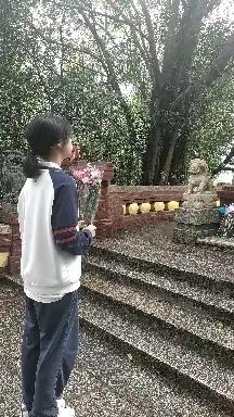 《缅怀先烈，继承遗志》——旭日中学三七班团支部张瑜好“清明祭英烈”活动