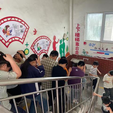 演练有“方”，遇“震”不慌——董村镇中心小学防震减灾日防震演练活动纪实