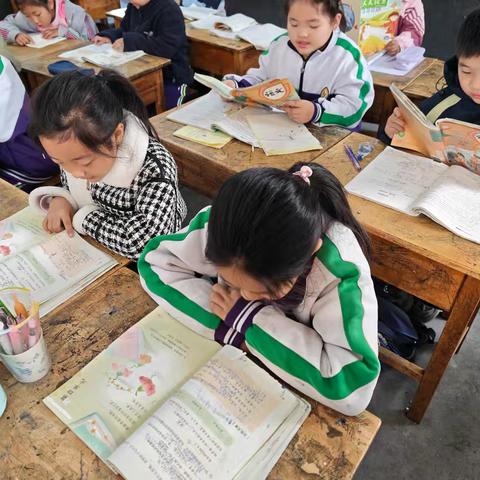 向城镇中心小学三年级书香校园快乐阅读