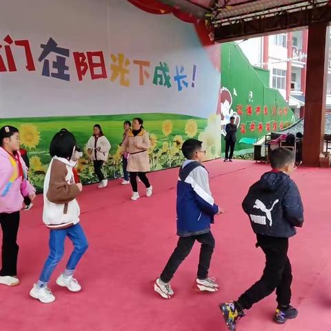 记龙坪民族小学11月教研活动