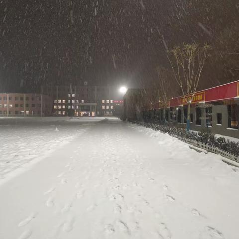 【寒潮 雨雪 冰冻 大风 恶劣天气  致家长的一封信】