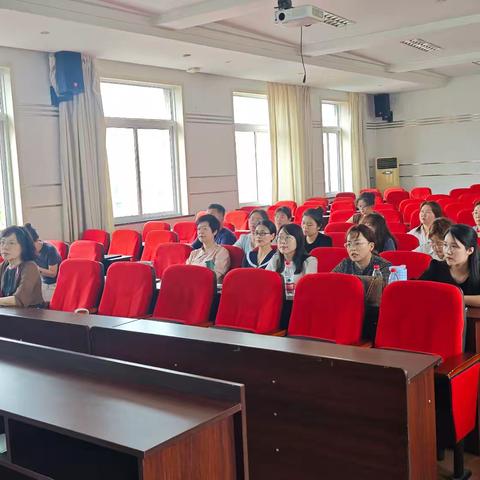 精研命题之道 共谋育才之路——丹东市高中英语学科命题团队培训会