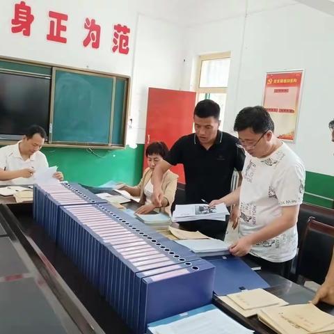 期末检查促提升     有效反馈促前行——木戛乡中心小学期末教学常规检查