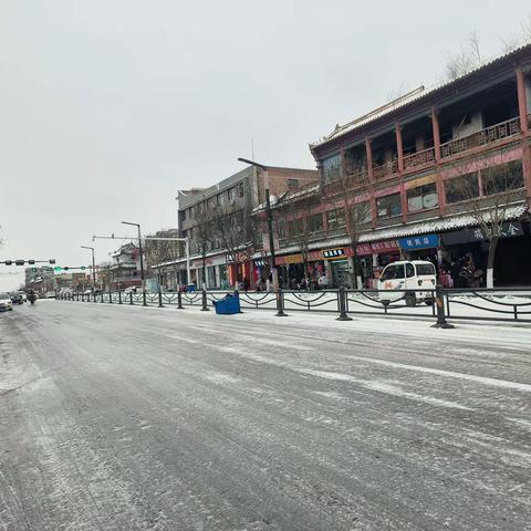 清理“路障”除隐患 道路畅通保安全