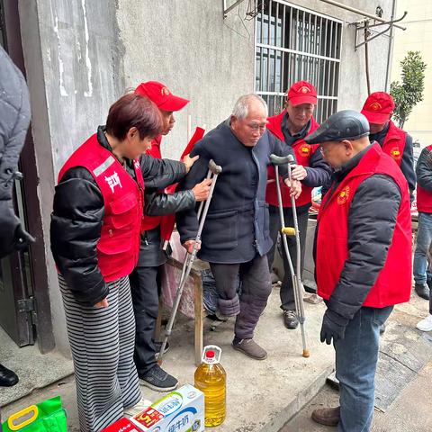 走访慰问送温暖  情暖退役军人心