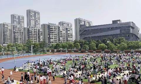 书籍点亮人生，书香溢满校园——记九江小学八里湖校区三（3）班图书跳蚤市场活动