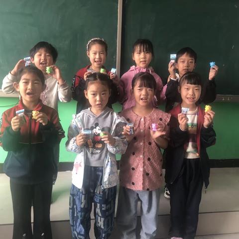 【关爱学生  幸福成长】郎屯小学二年级二班十月份班级总结