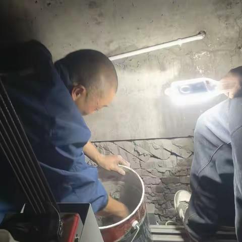 电梯进水罢工住户愁愁愁  社区迅速响应业主夸夸夸