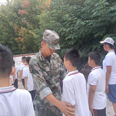 炼我意志，强我体魄——小雪街道三合小学秋季开学国防教育第一课