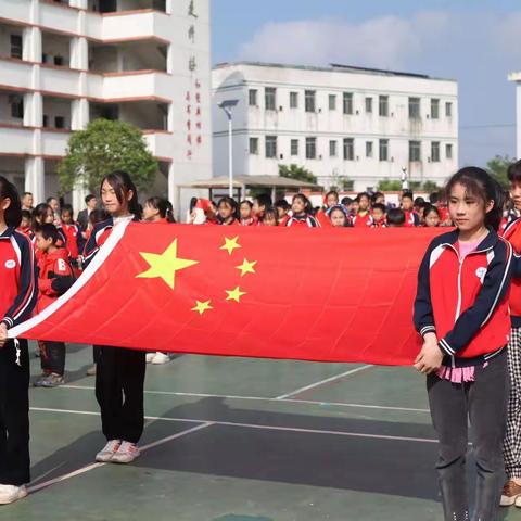 人间最美四月天，万山红遍唱井冈–吉水县乌江小学师生共唱《映山红》活动