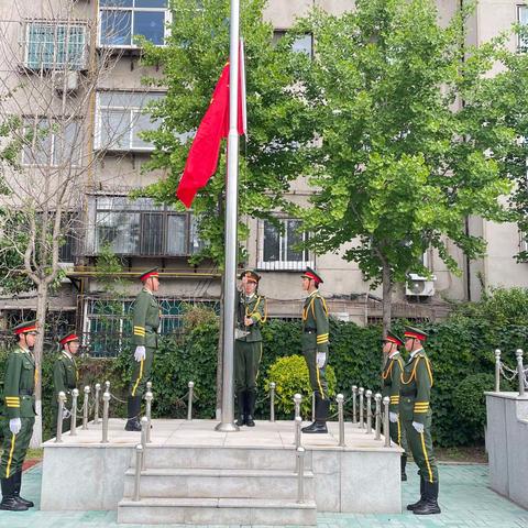 “星辉闪耀 星火相传”——辽阳市第二中学国旗班换届交接仪式