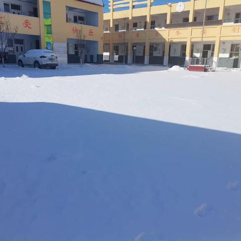 瑞雪纷飞满校园 扫雪除冰暖心田—唐县石门乡石门小学扫雪纪实