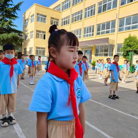 “童心向党，七彩六一”                    ——孟岭小学“六一”少先队入队仪式