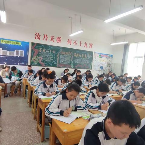 聚焦数学课堂，落实核心素养——腾冲市实验学校初中部数学组骨干教师五月教研活动