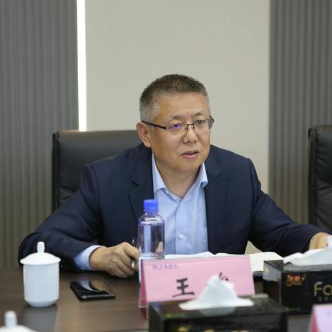 陕西省工业和信息化厅副厅长张康宁一行莅临我行开展“十行千亿惠万企”融资专项行动调研