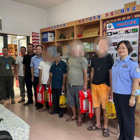吉阳区禁毒办联合省三亚强戒所回访工作组对生活困难的解戒人员开展关爱帮扶慰问活动