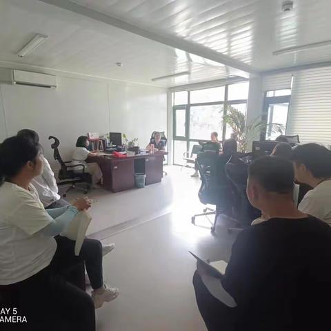 高桥街办召开网格员周例会