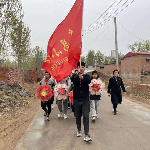 祭扫烈士碑，缅怀革命情——东高昌小学清明节扫墓活动