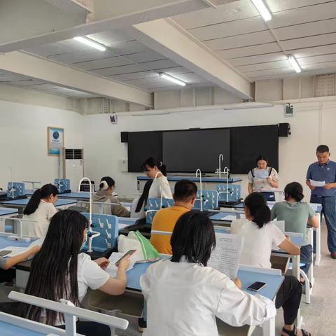 育人有道，携手共进 ——初三年级第十三周班主任工作会议