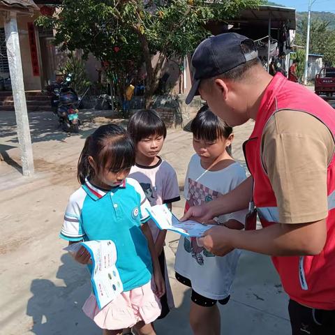 “预防溺水”宣传，网格员行动中