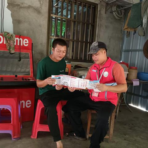 网格员持续入户开展“扫黑除恶”宣传活动