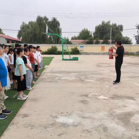 西白庄小学:消防演练，筑牢安全“防火墙”