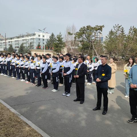 缅怀先烈，学会感恩——记敦化市第一中学清明节祭奠陈翰章烈士活动