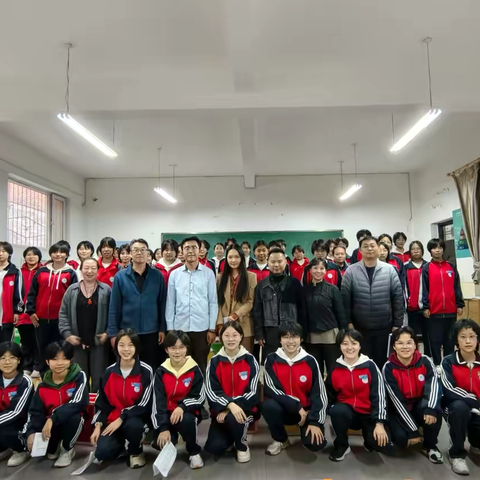 山西省交响乐团首席指挥程欣奇走进太原市万柏林区官地实验学校，点亮初中生合唱艺术之光