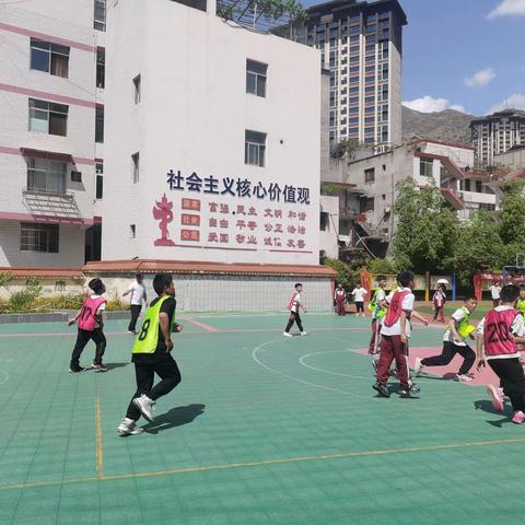 少年“篮”不住   拼搏正当时——莲湖小学六年级（5）班篮球🏀赛精彩扮影