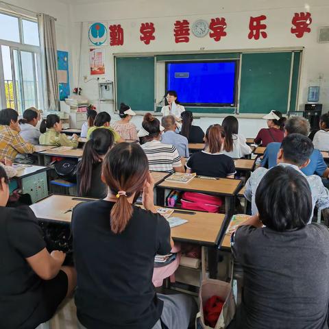 塔山大李庄小学召开女生家长会