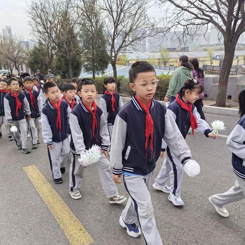 尖草坪区第四实验小学校祭扫、研学主题活动