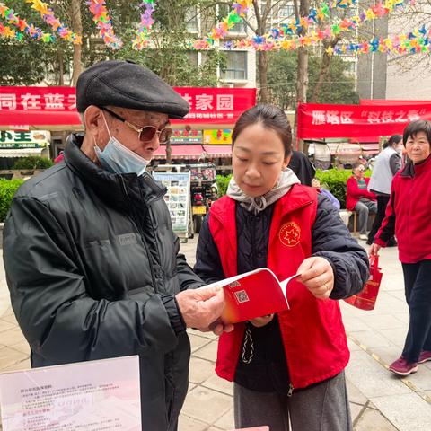 【爱上电子城 幸福过日子】 ‍ 集市暖民心 共筑邻里情—— ‍假日花城社区开展“头雁”便民集市