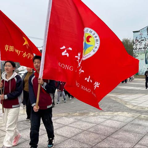 胡厂小学组织学生参观国家级水稻制种展览馆