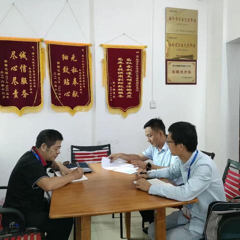 海垦街道金山社区南海花园小区党建指导员进小区开展工作