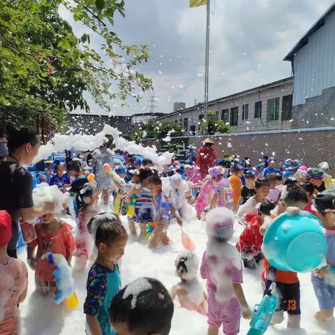 【泡沫之夏，奇幻泡泡趴】——安博儿幼儿园泡沫之夏活动