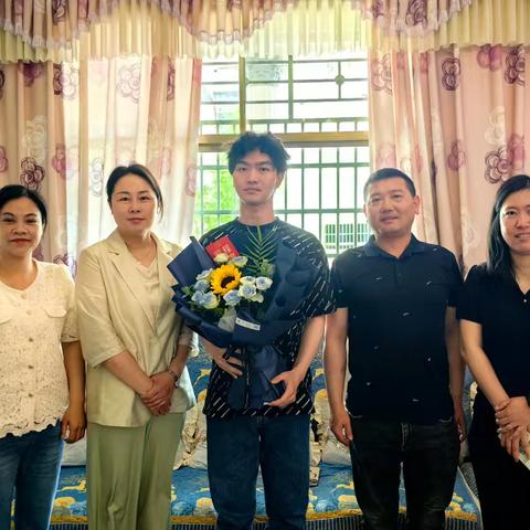 弋阳县侨联走访探望海归留学生